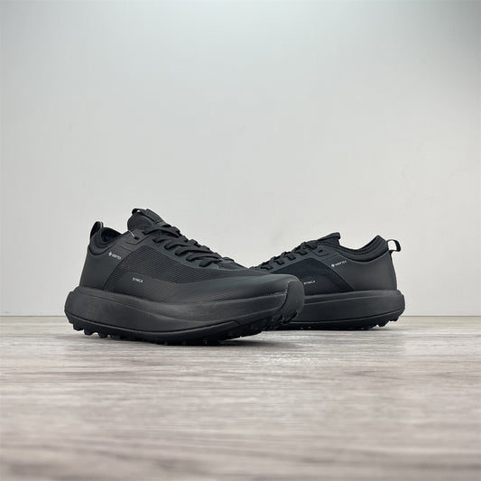 Non-slip thick-soled sports hiking shoes