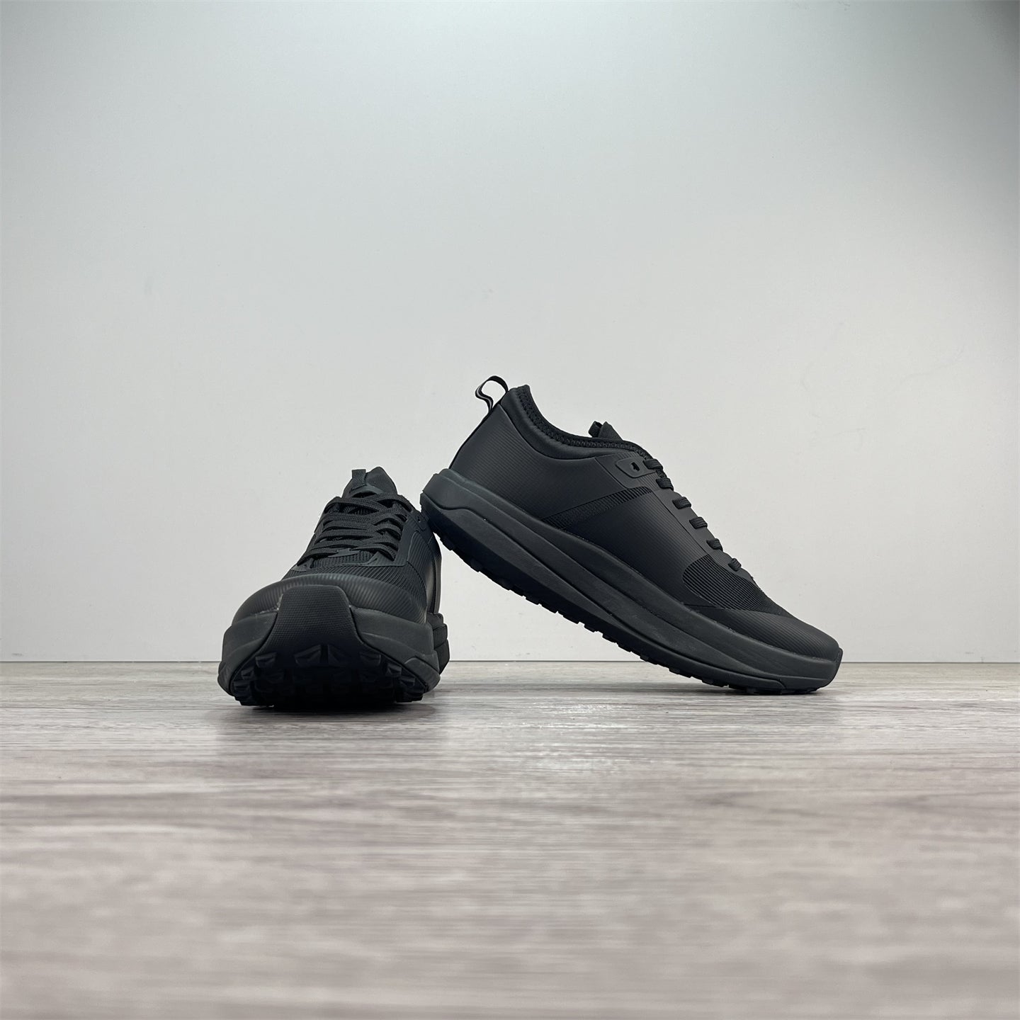 Non-slip thick-soled sports hiking shoes