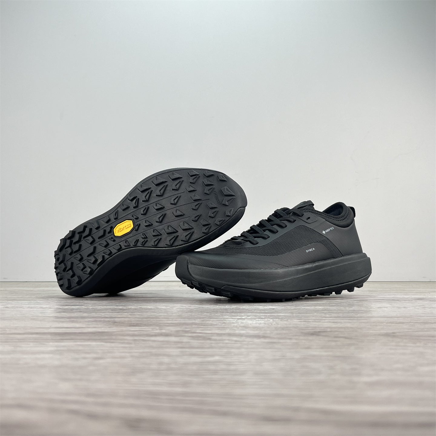 Non-slip thick-soled sports hiking shoes