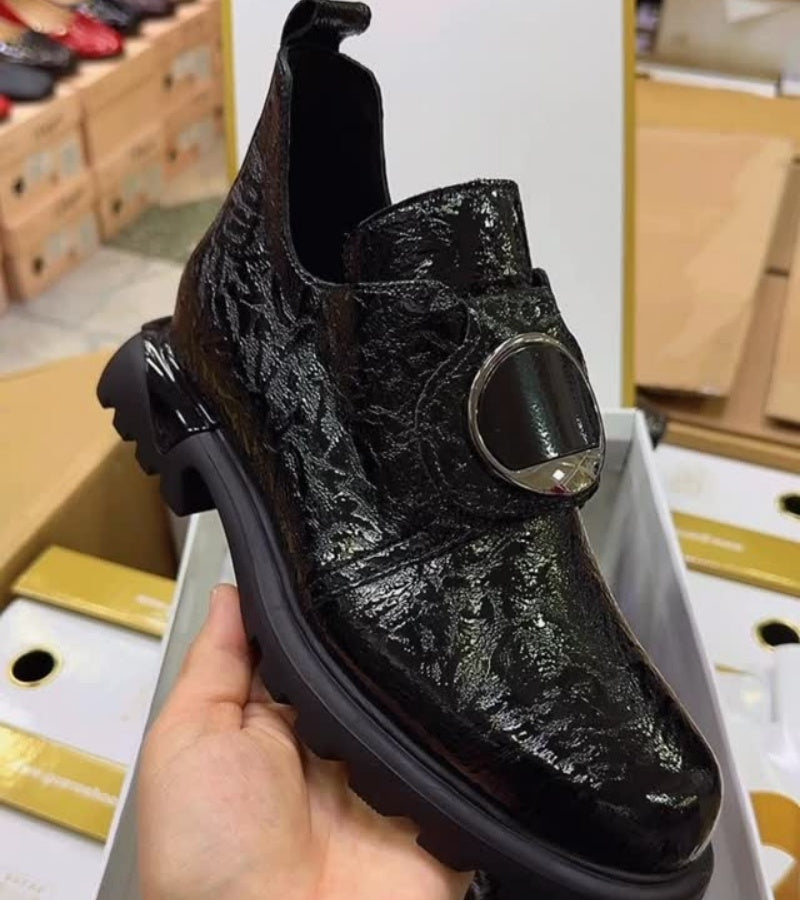 Women's leather low shoes black