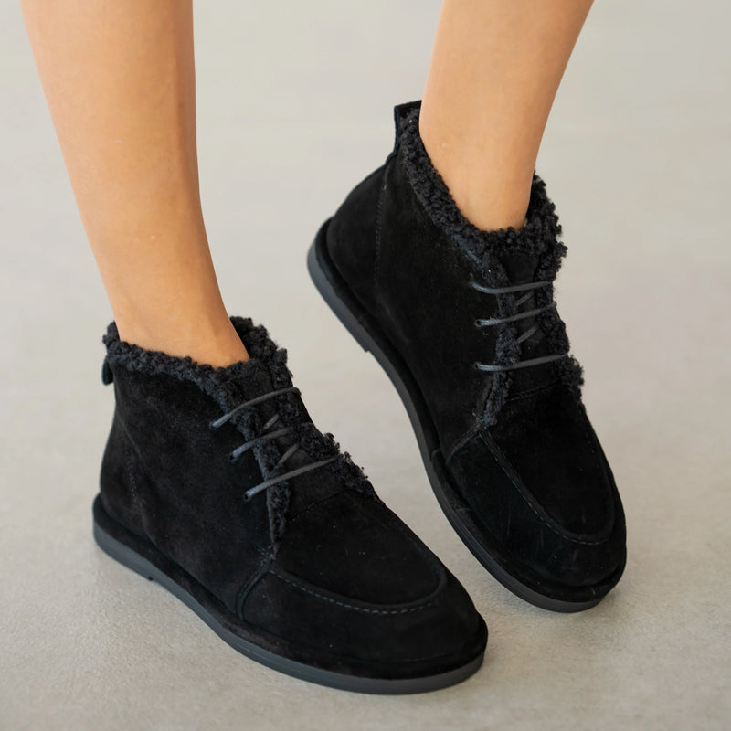 Round Toe Plush Lace-Up Flat Boots
